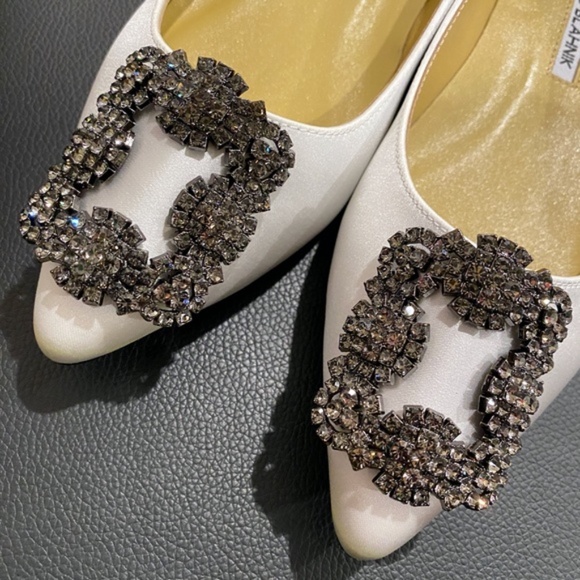 Manolo Blahnik Crystal Embellished Hangisi White Bridal Lace Buckle Classic Flat - Picture 3 of 6